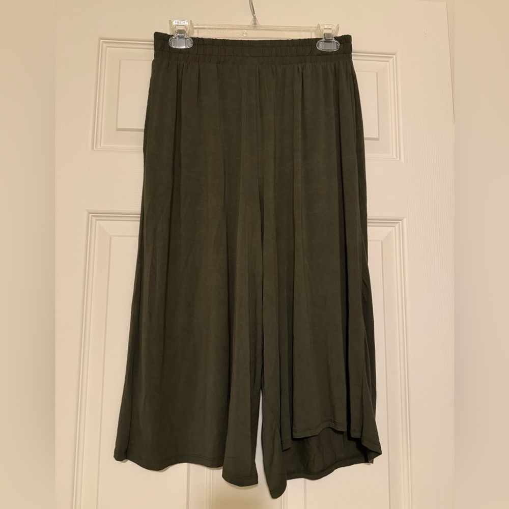Women's Olive Green Wide-Leg Capris